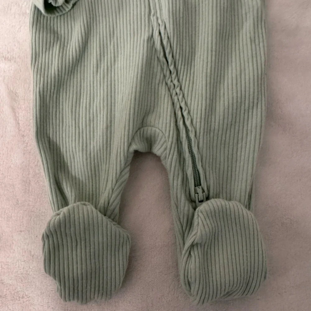 Old Navy Ribbed Footies-Newborn